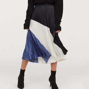 H&M Color Block Knife Pleat Skirt Size 4